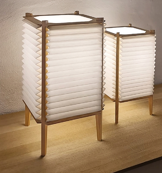 Bee hive bordlampe medium, lys eg