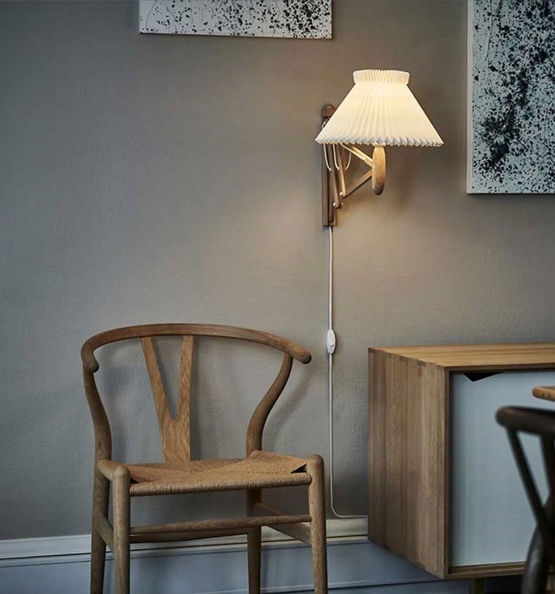 Sax 224-1/17 væglampe, lys eg/standardskærm