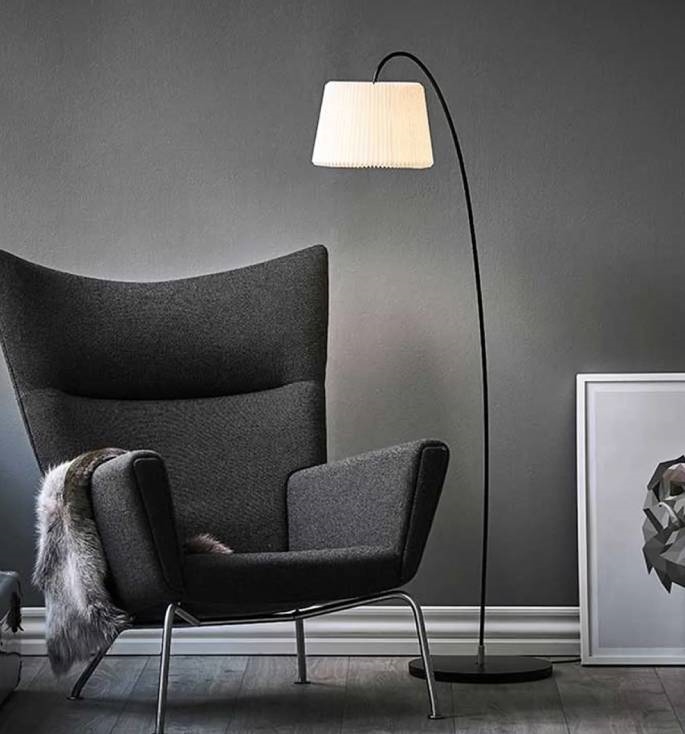 Snowdrop Ø32 gulvlampe, sort/standardskærm